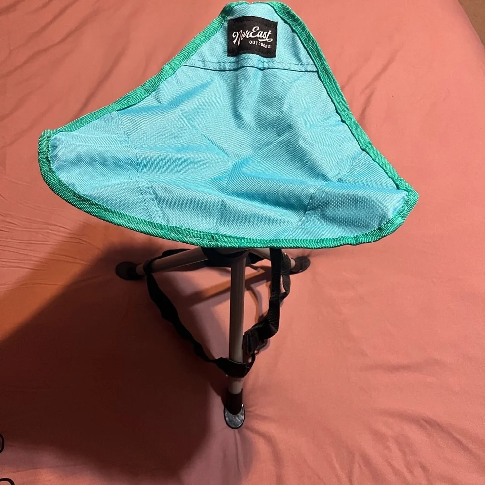 Portable stool - Picture 2 of 3